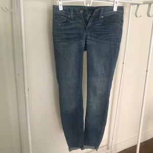 Vineyard Vines Medium Wash Skinny Jeans Size 0 NWOT